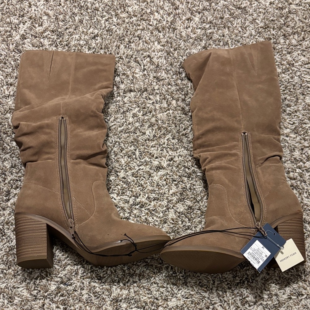 7 1/2 women’s boots with memory foam, new! Priced to sell!